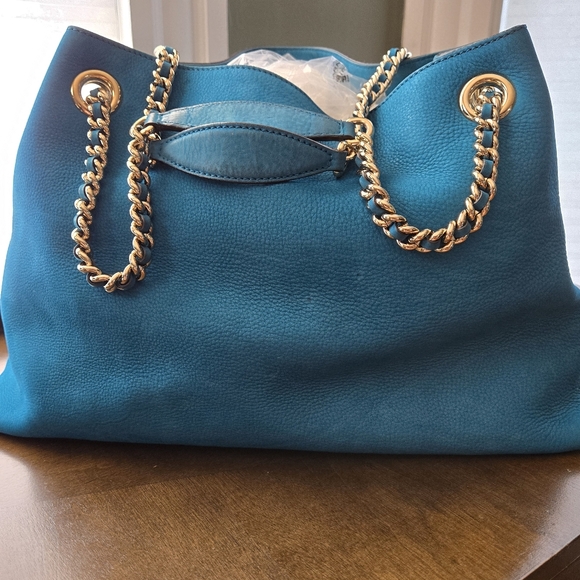 Gucci Medium Pebbled Suede Shoulder Bag - Picture 3 of 9